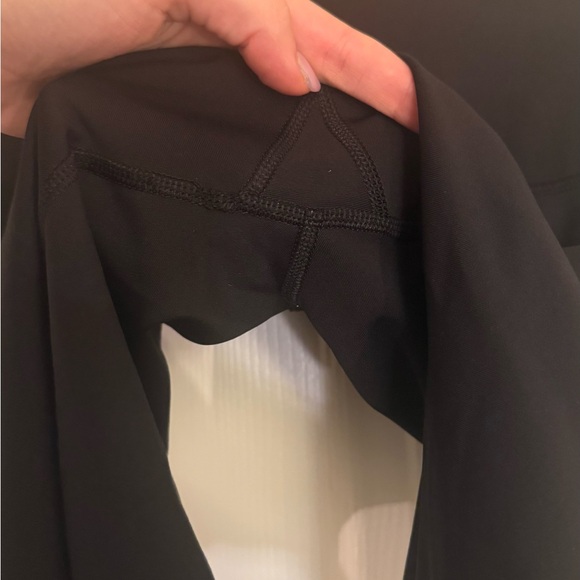 Old navy Active Leggings with Pockets - Picture 2 of 3